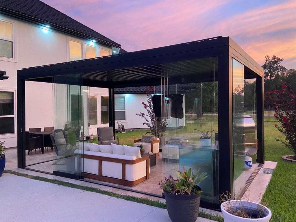 Motorized aluminum pergola